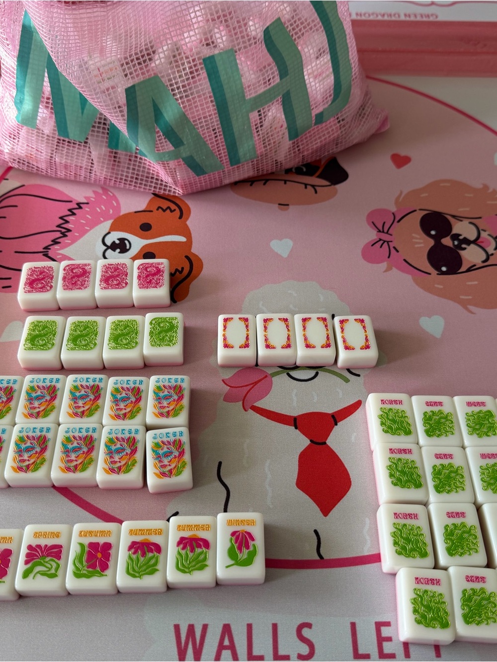Pink Mahjong Set – Mat, Tiles, Cards, Racks - Picture 12 of 16